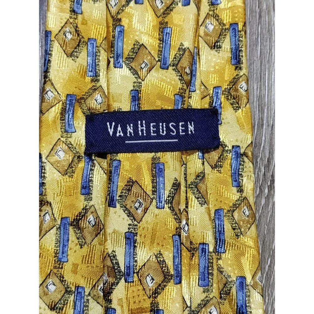 Van Heusen Mens Silk Necktie Made In Italy